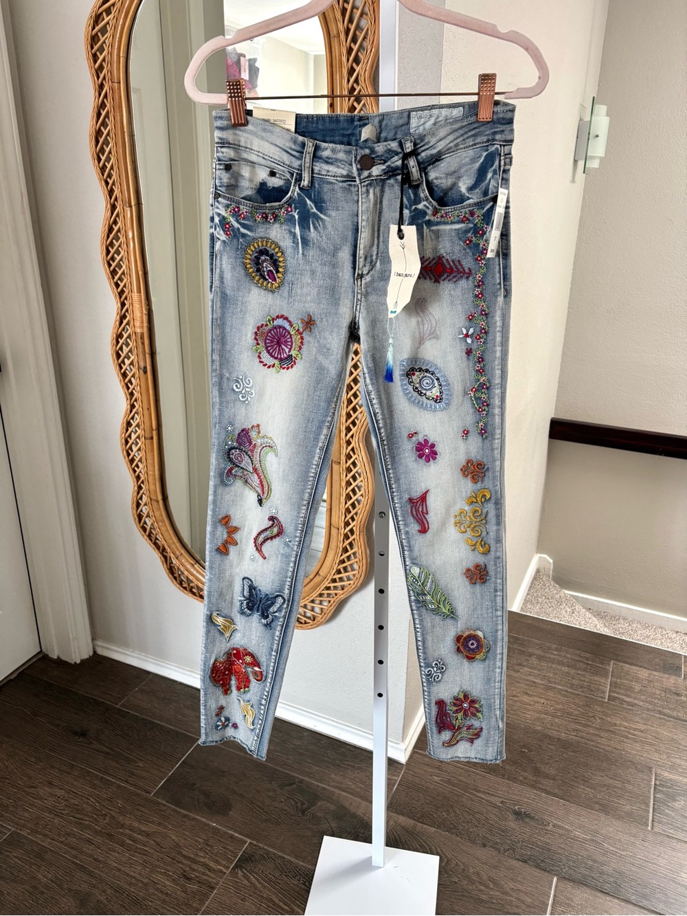 Banjara / NWT Floral Boho Paisley Embroidered Jeans